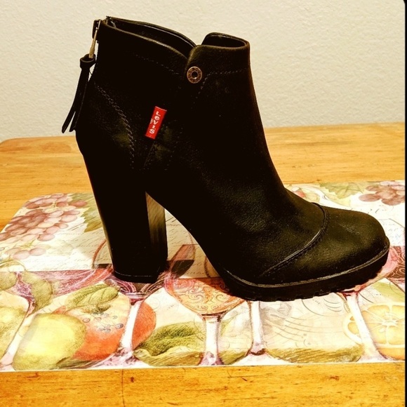 Levi's Shoes - Like new Levi Moto Style Chocolate Amy Boot